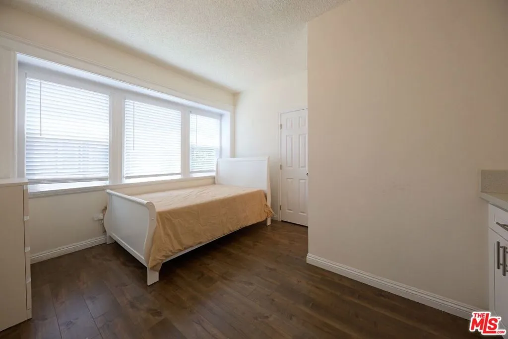 1475 W 28th Street, Los Angeles, California 90007 — photo 5