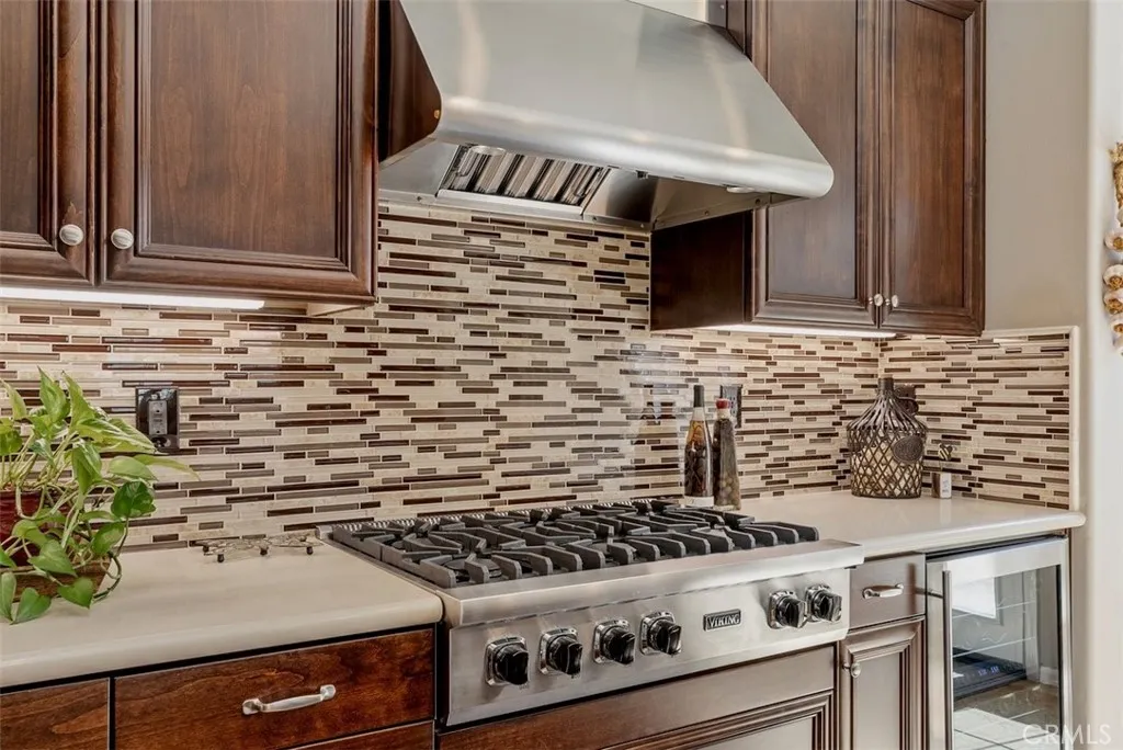 6-burner Viking Stove & wine fridge