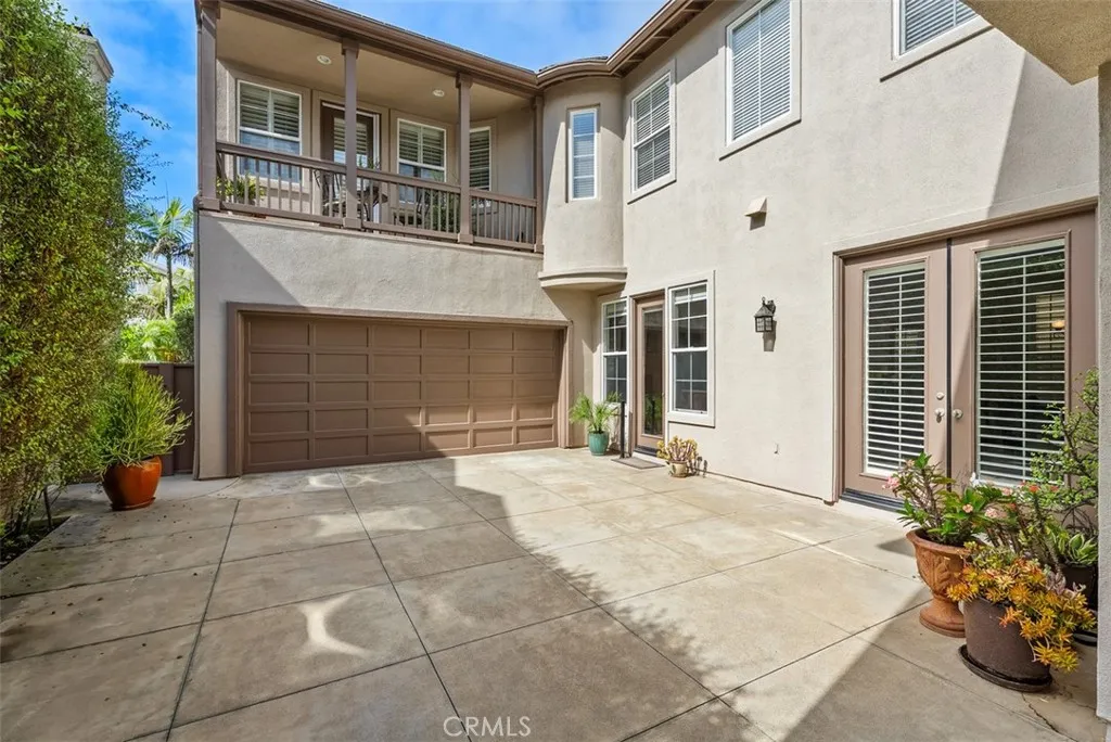 Porte-Cochere garage entrance