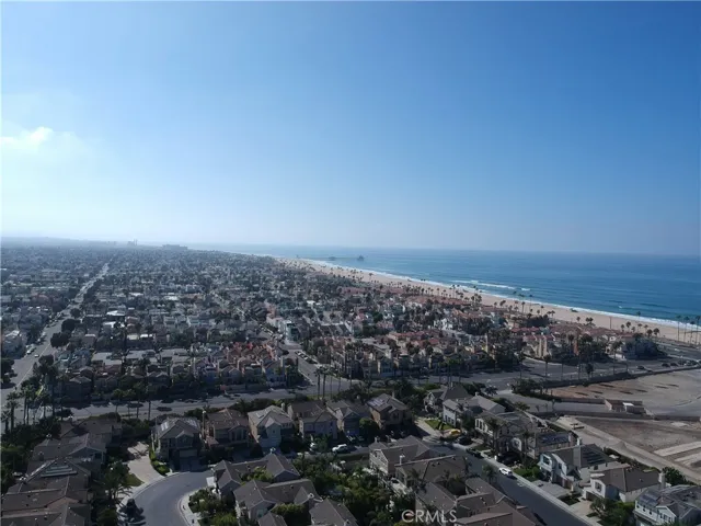 Short walk to the stunning Huntington Beach coastline