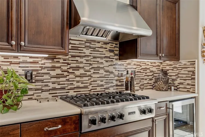6-burner Viking Stove & wine fridge