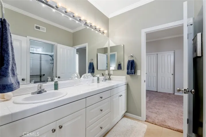 Jack and Jill bath