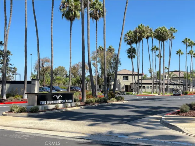 The nearby Huntington Club Golf Course