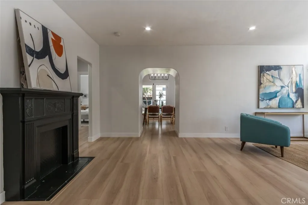 1636 N Sierra Bonita Avenue, Los Angeles, California 90046 — photo 4