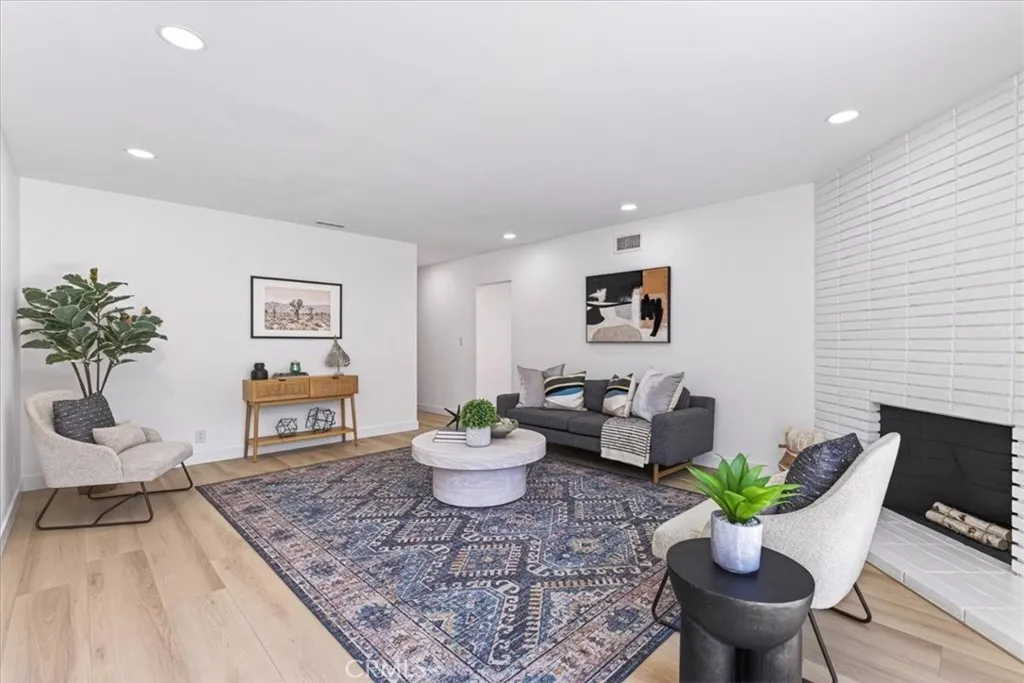 3861 S Norton Avenue, Los Angeles, California 90008 — photo 5