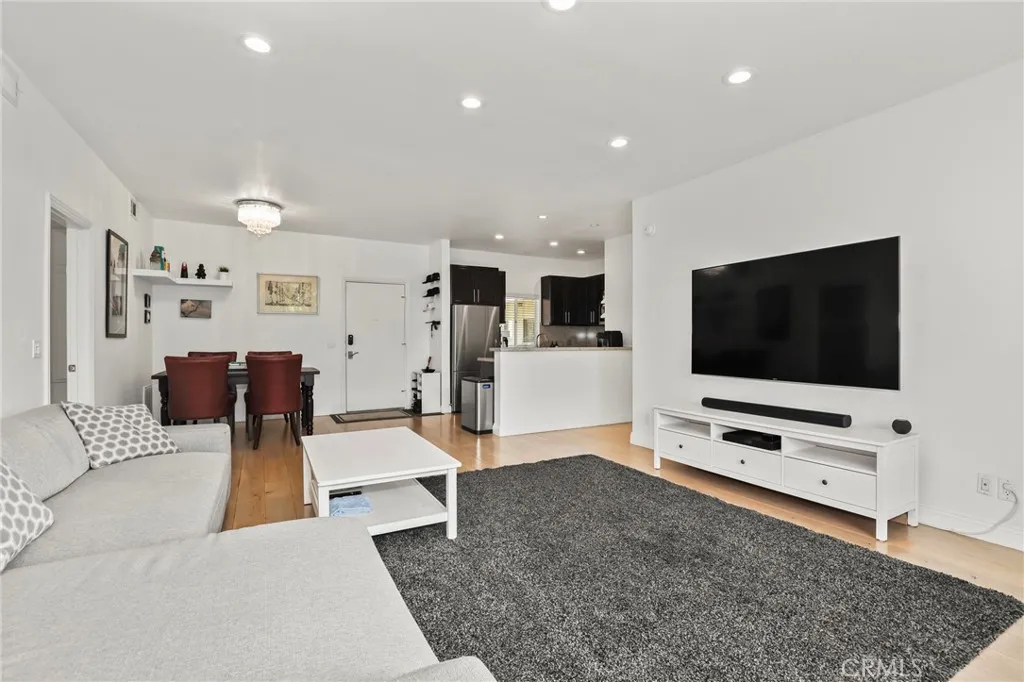 2263 Fox Hills Drive 203, Los Angeles, California 90064 — photo 4