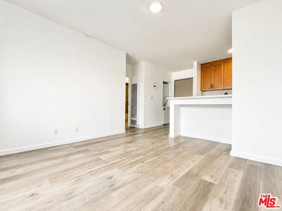 1240 S Bronson Avenue 9, Los Angeles, California 90019 — photo 5