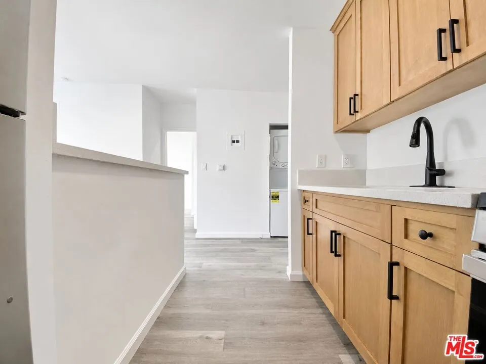 1240 S Bronson Avenue 9, Los Angeles, California 90019 — photo 4