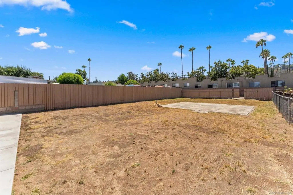 Large land lot for potential Large land lot for potential
