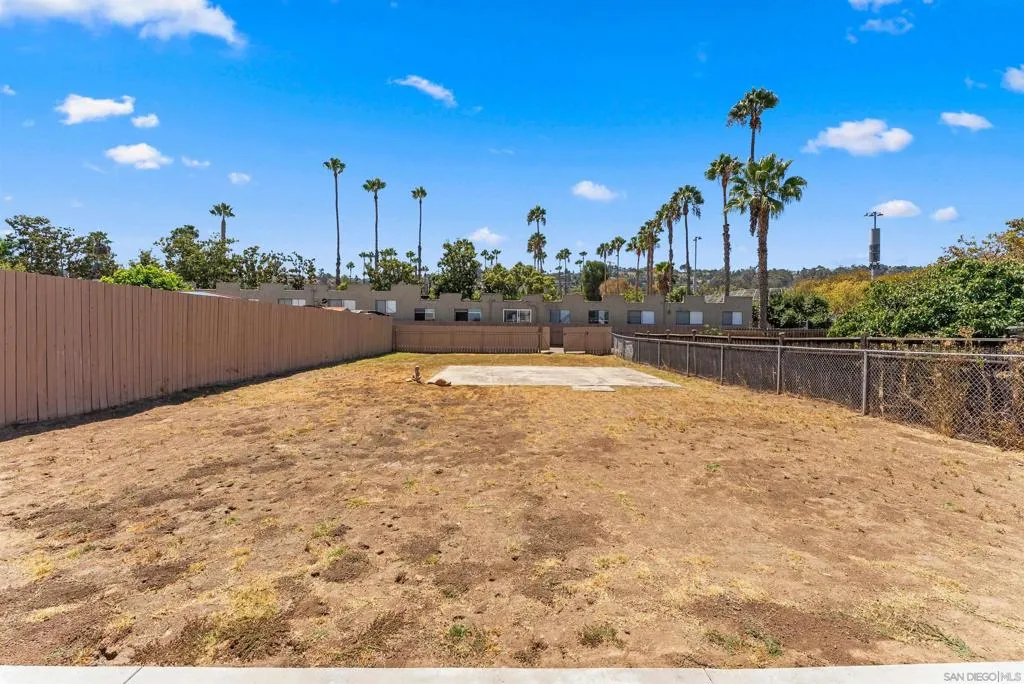 Large development lot for up to three adus potentially Large development lot for up to three adus potentially