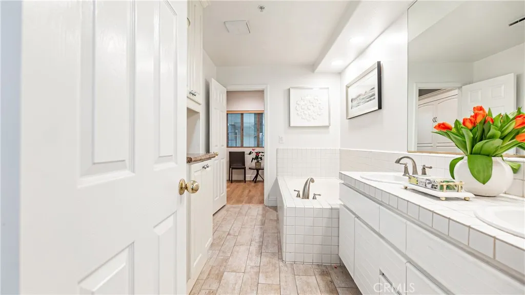 2233 Martin 109, Irvine, California 92612 — photo 5