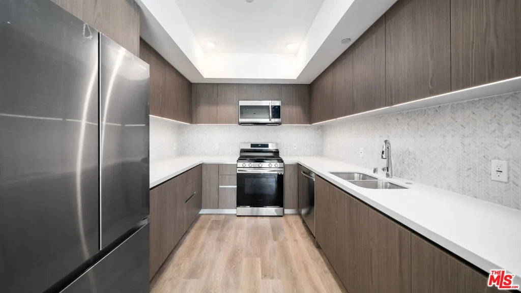 5153 Maplewood Avenue 107, Los Angeles, California 90004 — photo 4