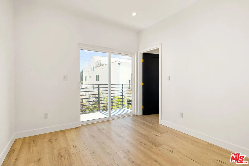 3420 12th Avenue 1/2, Los Angeles, California 90018 — photo 5