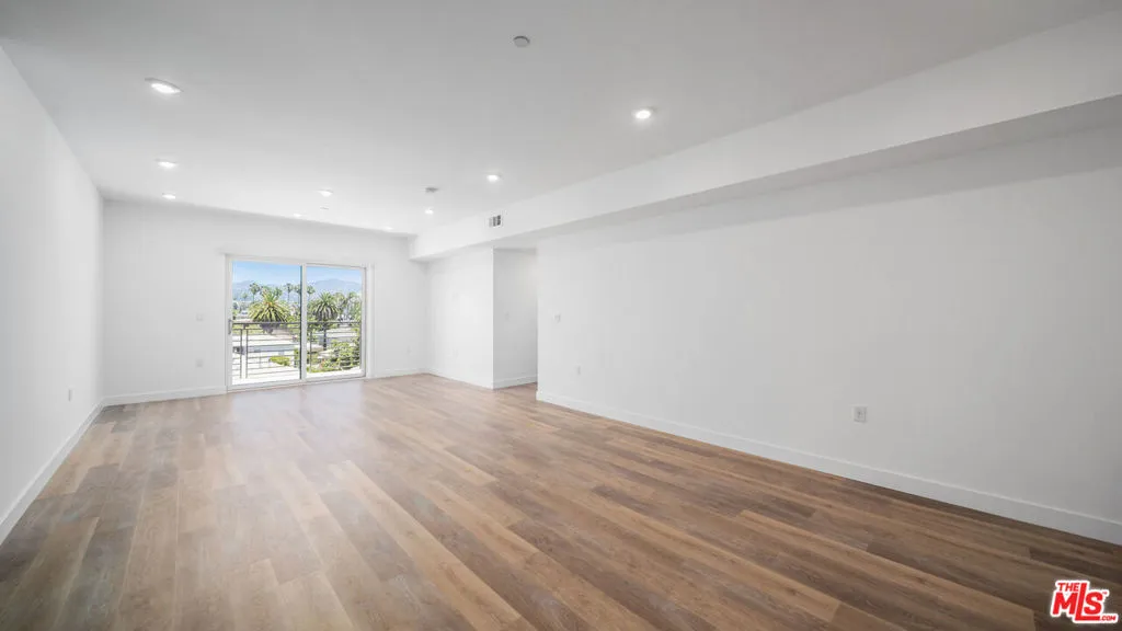 5153 Maplewood Avenue 407, Los Angeles, California 90004 — photo 5