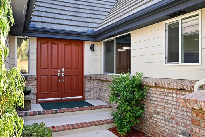 1118 Orangewood Drive, Escondido, California 92025 — photo 5