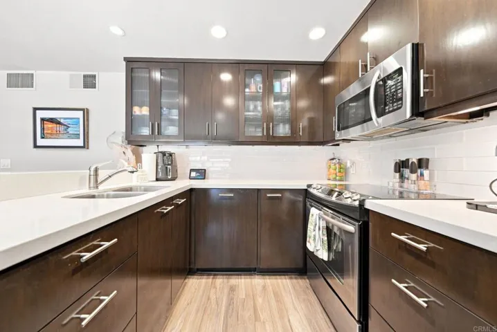 9126 Marina Pacifica Drive N, Long Beach, California 90803 — photo 5