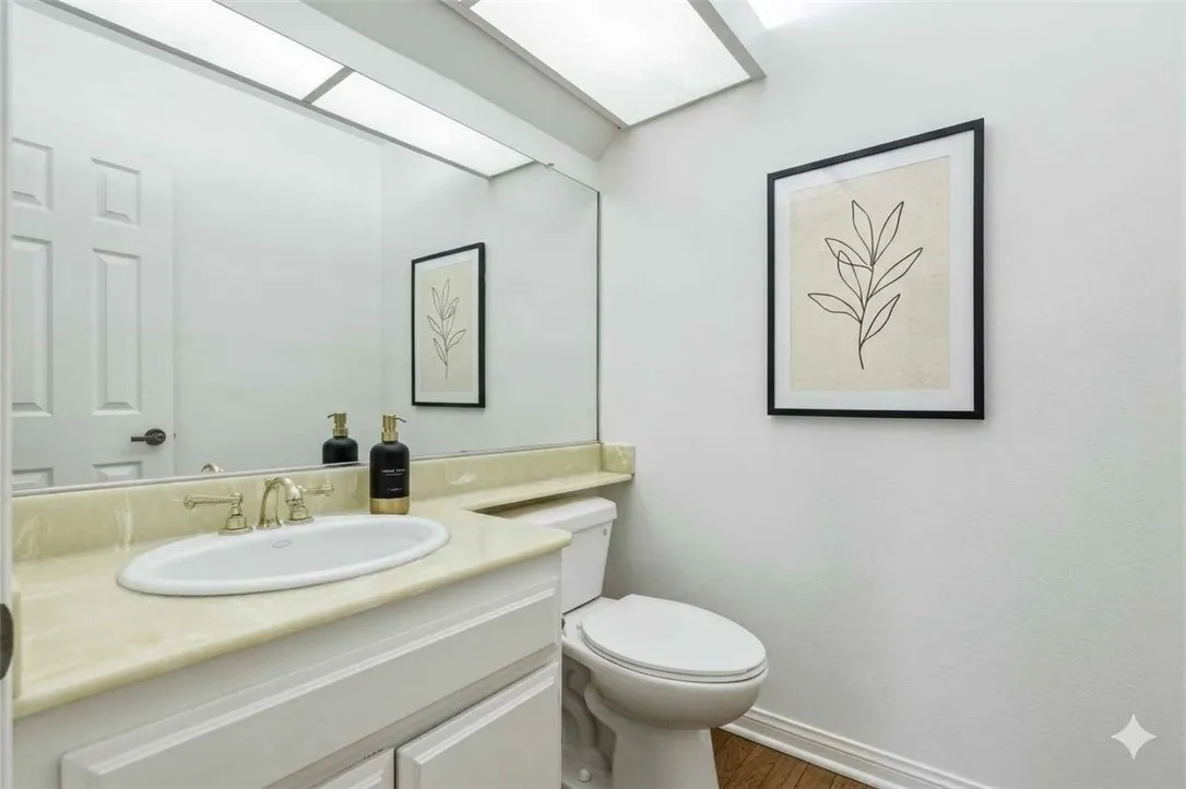 Downstairs Bathroom
Virtually Staged Downstairs Bathroom
Virtually Staged
