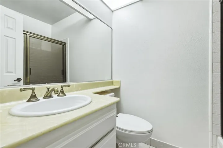 Bathroom with Tub/Shower