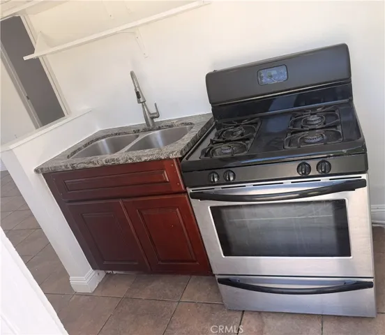 9621 San Vincente Avenue, South Gate, California 90280 — photo 4