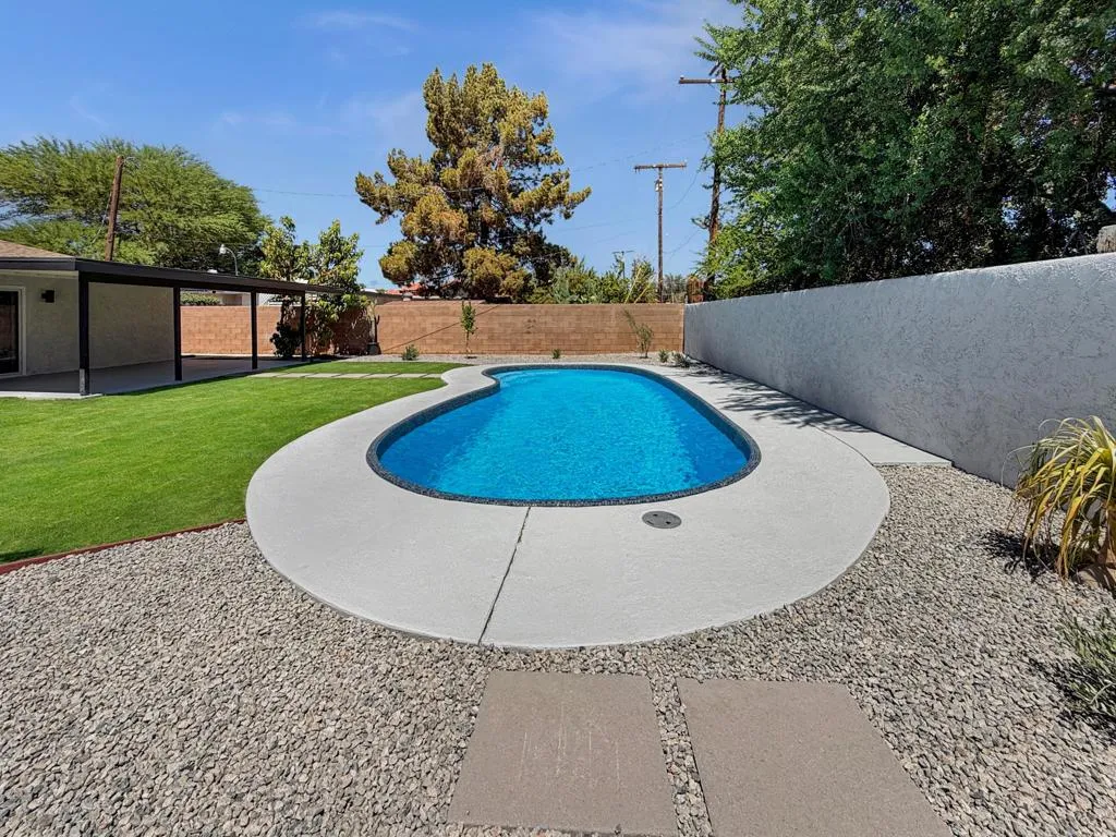 pool long pool long