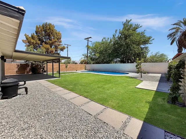 pool NE