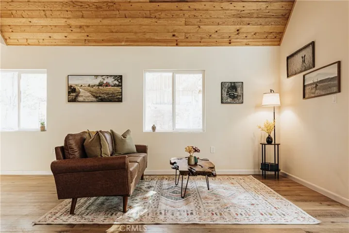 630 Victoria, Sugarloaf, California 92386 — photo 4