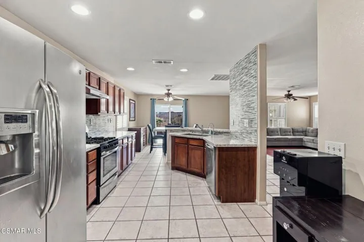 28318 Milbrook Place, Castaic, California 91384 — photo 5
