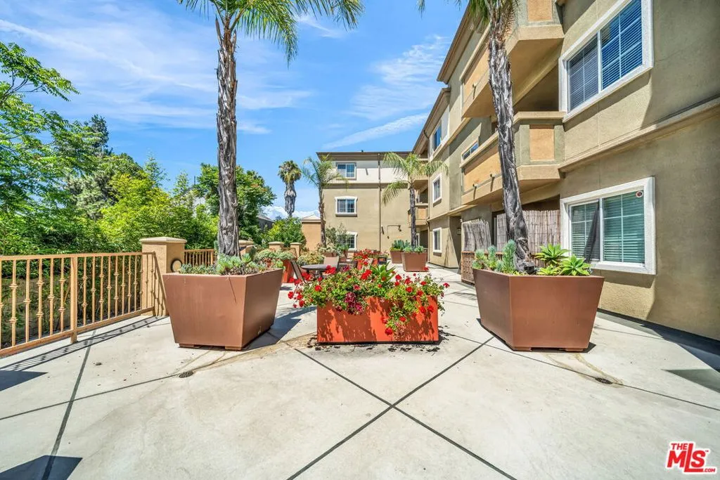 Secured Outdoor Community Area Secured Outdoor Community Area