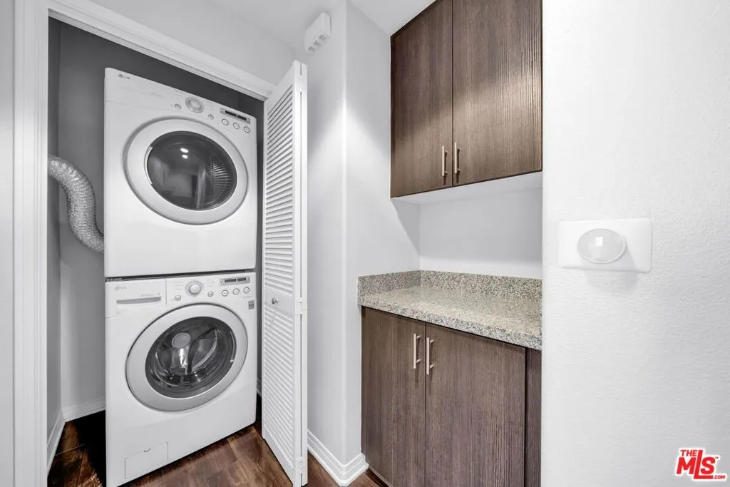 In-Unit Washer & Dryer with St In-Unit Washer & Dryer with St