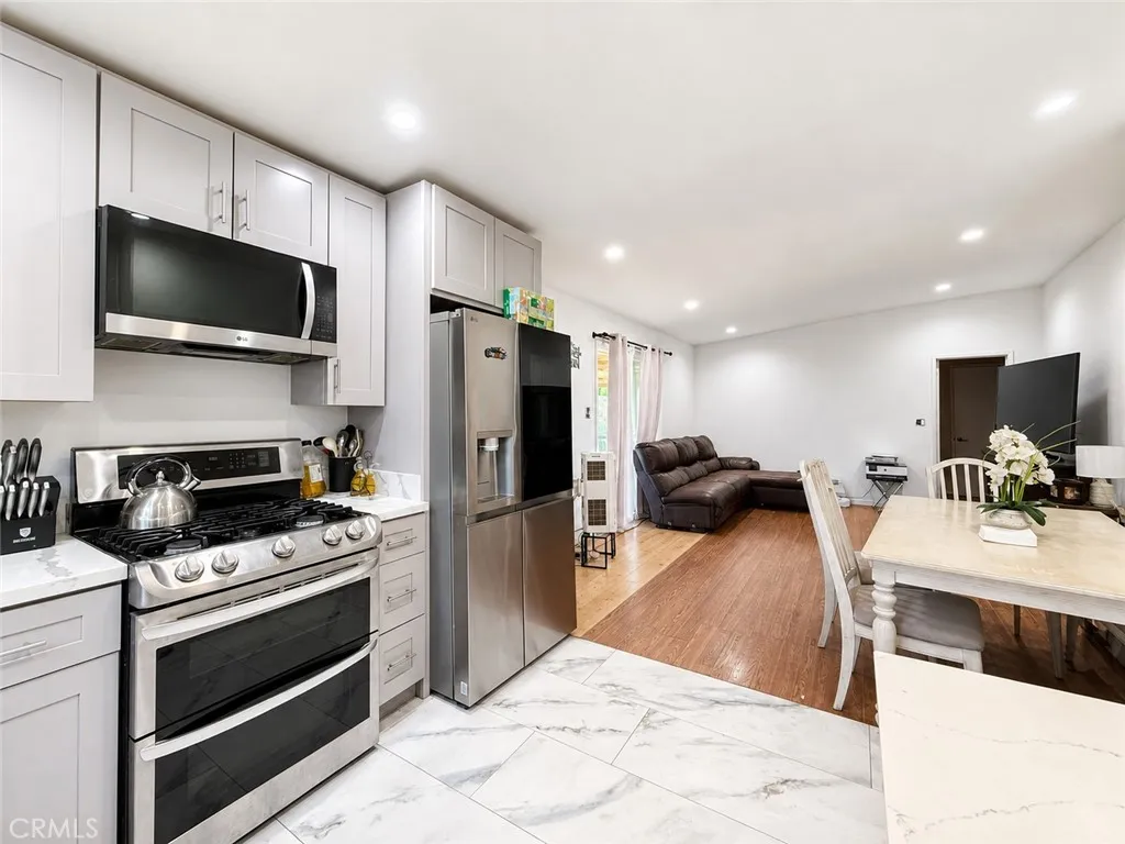 14937 Oswald, Los Angeles, California 91342 — photo 4