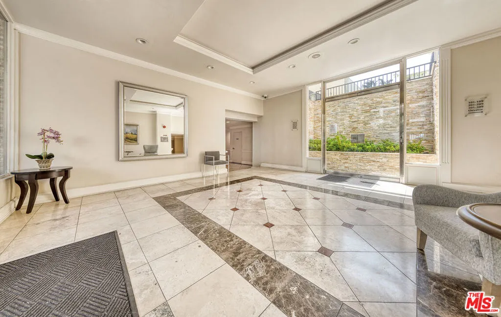 11970 Montana Avenue 308, Los Angeles, California 90049 — photo 4