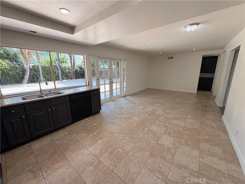 8006 Comanche, Los Angeles, California 91306 — photo 5