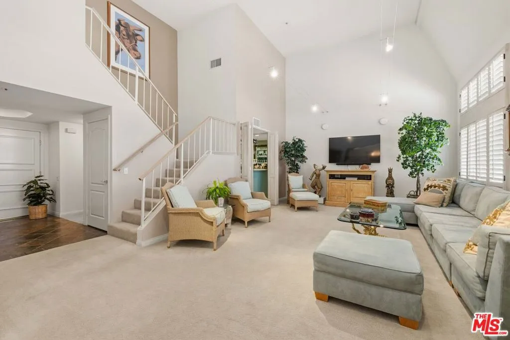4235 Mary Ellen Avenue 303, Los Angeles, California 91604 — photo 4
