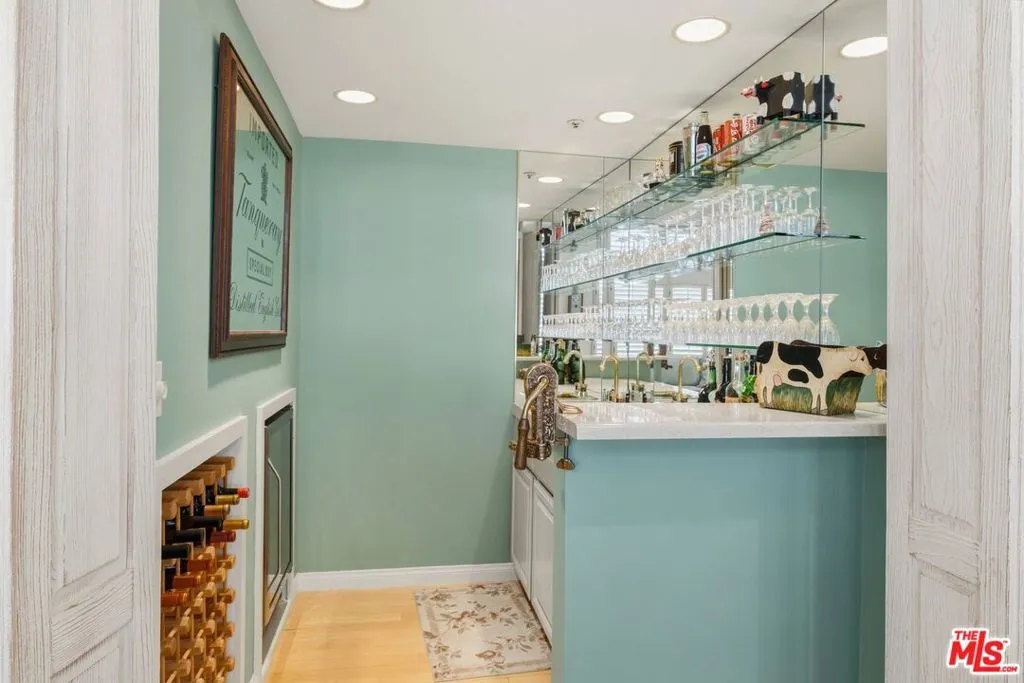 4235 Mary Ellen Avenue 303, Los Angeles, California 91604 — photo 5