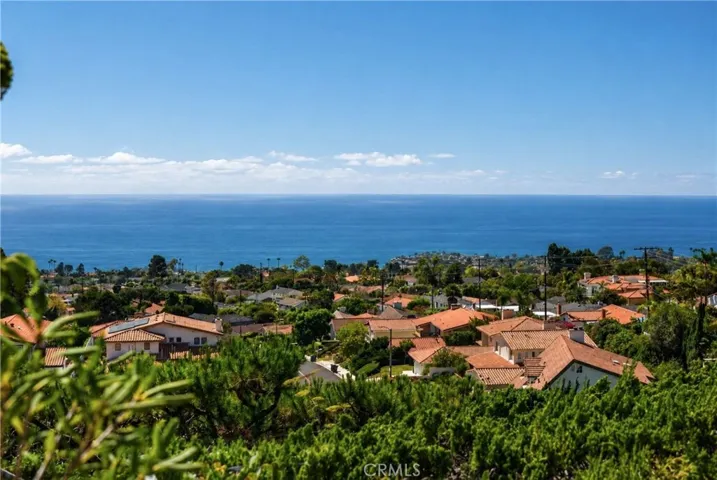180 degree panoramic ocean views from backyard