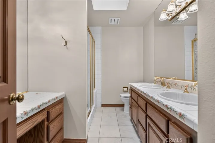 Upstairs hallway bathroom with shower (Bath 2)
