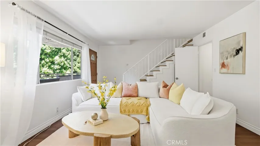 432 S Oak Knoll Avenue 4, Pasadena, California 91101 — photo 4