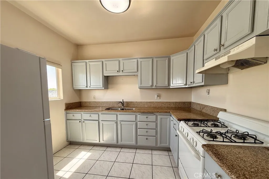 1335 N Alexandria Avenue, Los Angeles, California 90027 — photo 4