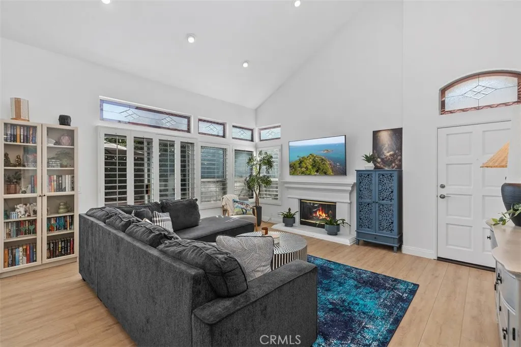 Luxurious Open Living Room. W/ Fireplace. Plantation Shutters
