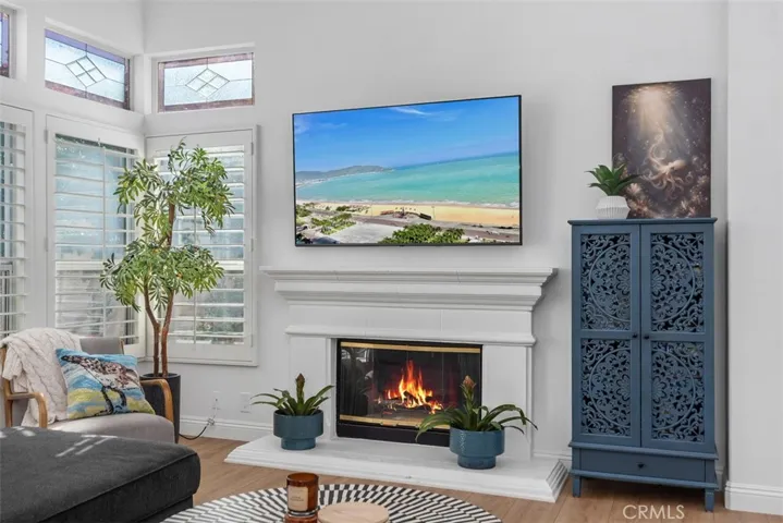 Luxurious Open Living Room. W/ Fireplace. Plantation Shutters
