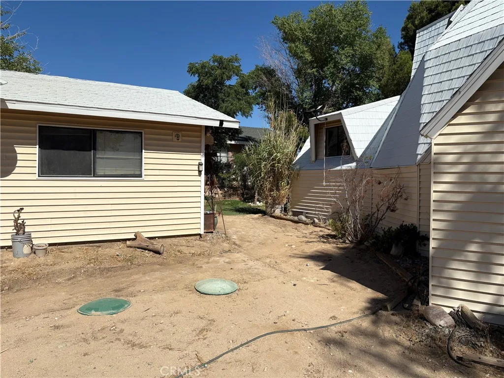 16810 Winona Street, Victorville, California 92395 — photo 5