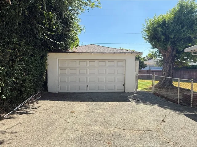 2-detach garage