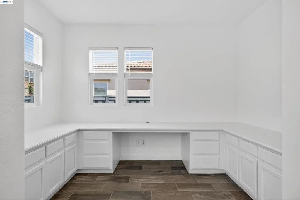 KITCHEN OFFICE SPACE