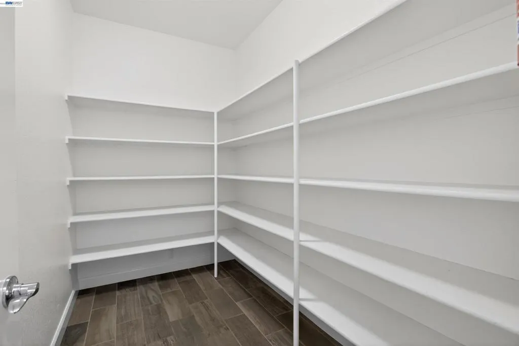 WALK IN KITCHEN PANTRY