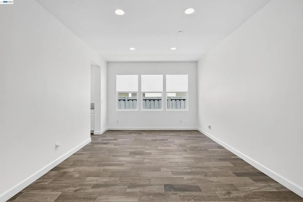 FORMAL DINING ROOM OR LIVING ROOM