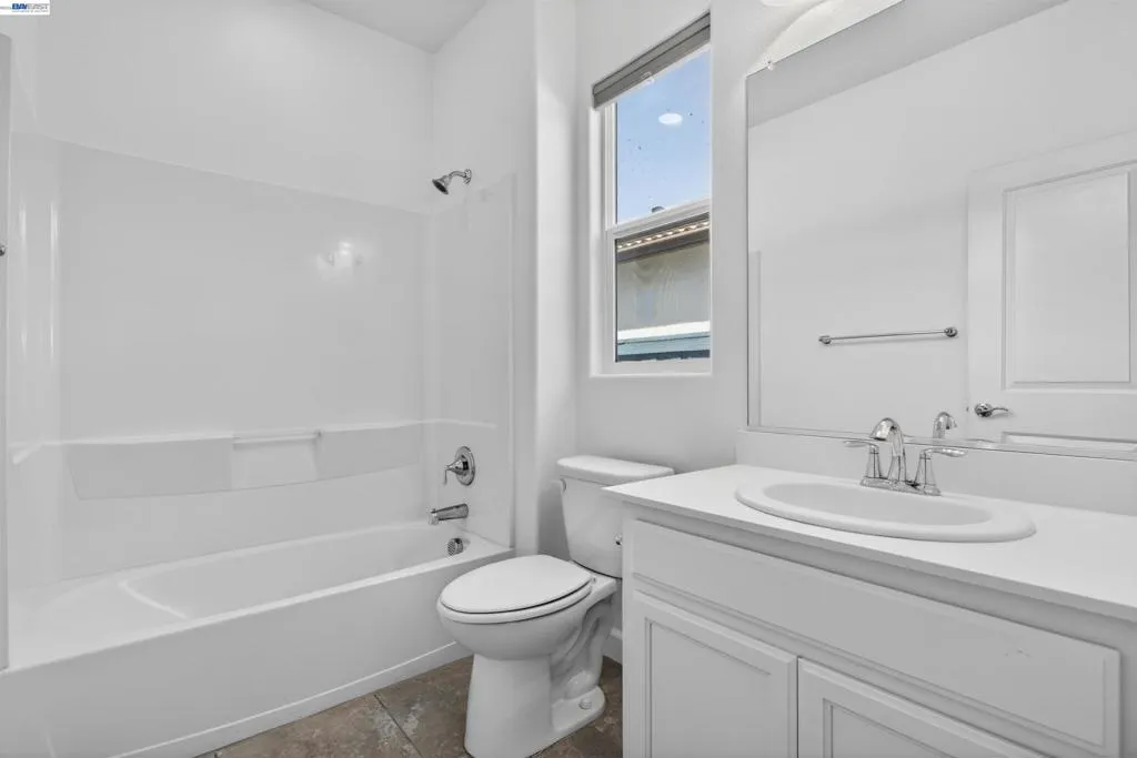 ENSUITE FULL BATH