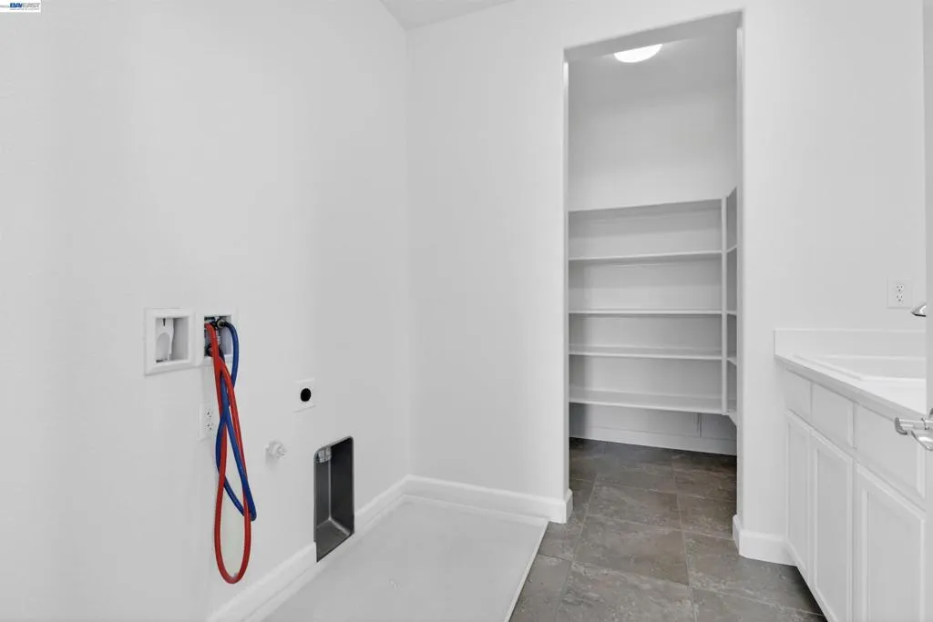 LAUNDRY ROOM WITH CLOSET AND SINK