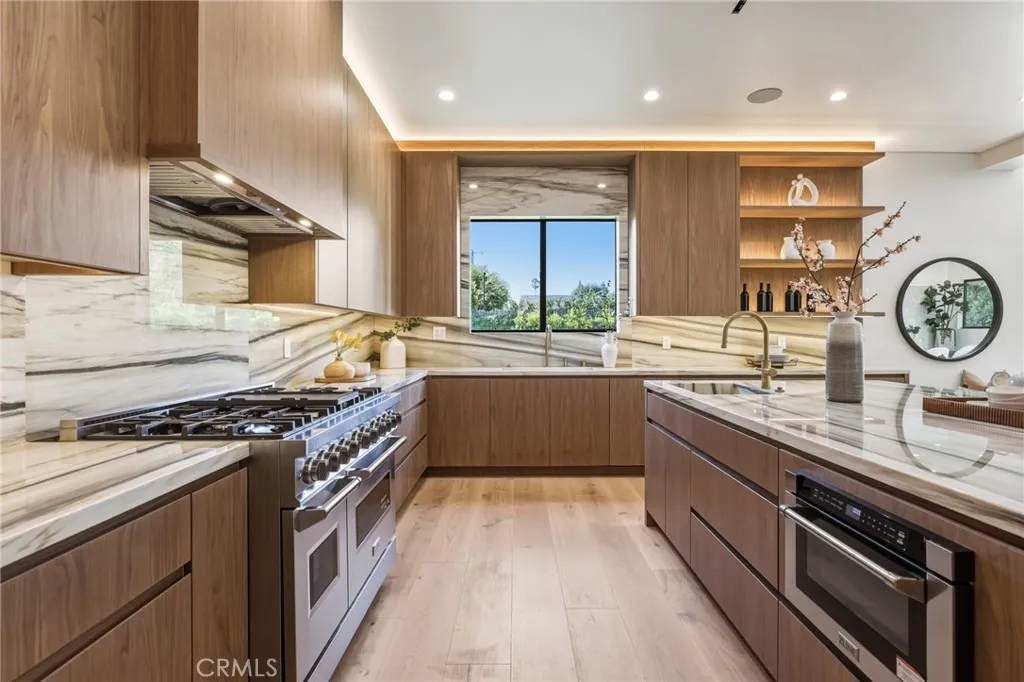 22816 Erwin, Los Angeles, California 91367 — photo 4