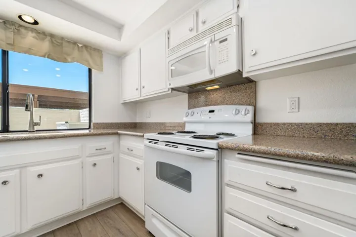 Microwave above the range