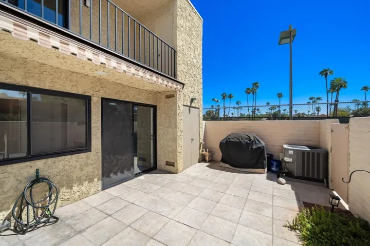 Back patio with gas BBQ & awning